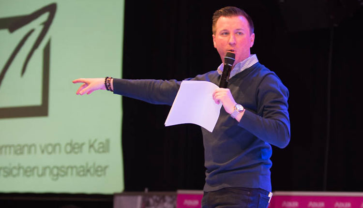 <i>Moderator</i><span>Torsten Schröder</span>