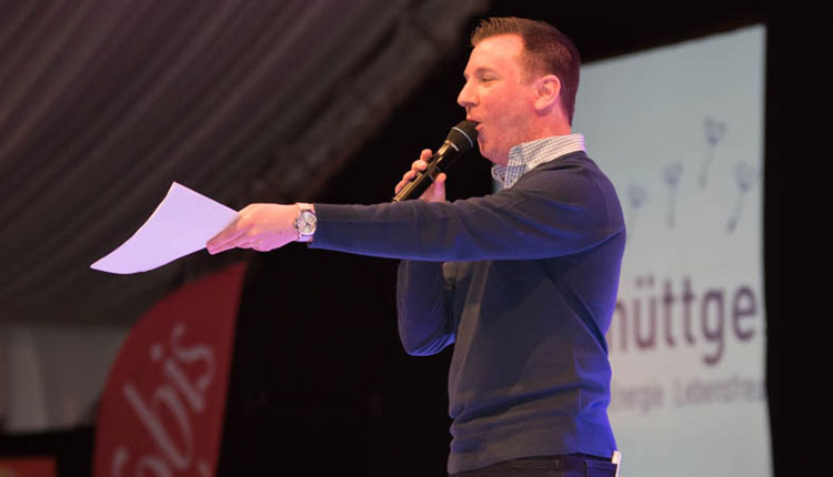 <i>Moderator</i><span>Torsten Schröder</span>